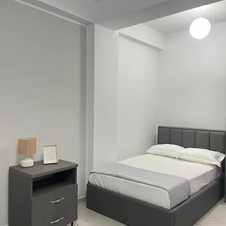 ゲストハウス Blossom Vlorë